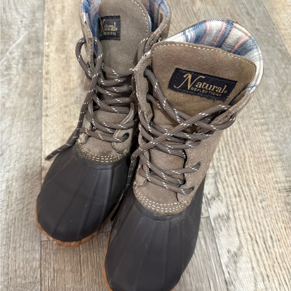 Natural Reflections Women's Size 6M Brown Duck Boots Plaid Lined Snow Boots